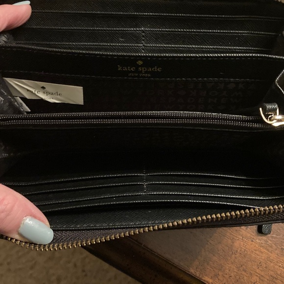 Kate Spade EUC Black Nylon Wilson Road Neda with 14k Light Gold hardware. - Picture 5 of 8